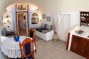 Villa Lukas Traditional Apartments_lowest prices_in_Villa_Cyclades Islands_Sandorini_Imerovigli