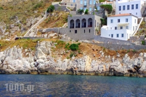 Villa Castello_travel_packages_in_Piraeus Islands - Trizonia_Hydra_Hydra Chora