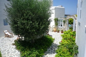 Liana Marouli_travel_packages_in_Cyclades Islands_Naxos_Kastraki