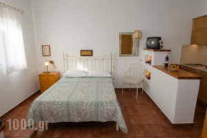 Chaido Studios_accommodation_in_Apartment_Cyclades Islands_Milos_Plaka