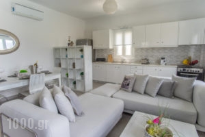 Azzurro Bianco Suites_accommodation_in_Room_Cyclades Islands_Paros_Paros Chora
