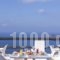 Azzurro Suites_best deals_Hotel_Cyclades Islands_Sandorini_Megalochori