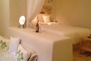 Floras House_accommodation_in_Hotel_Cyclades Islands_Sandorini_Fira